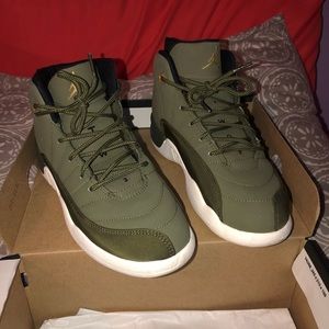 Jordan retro 12 olive
